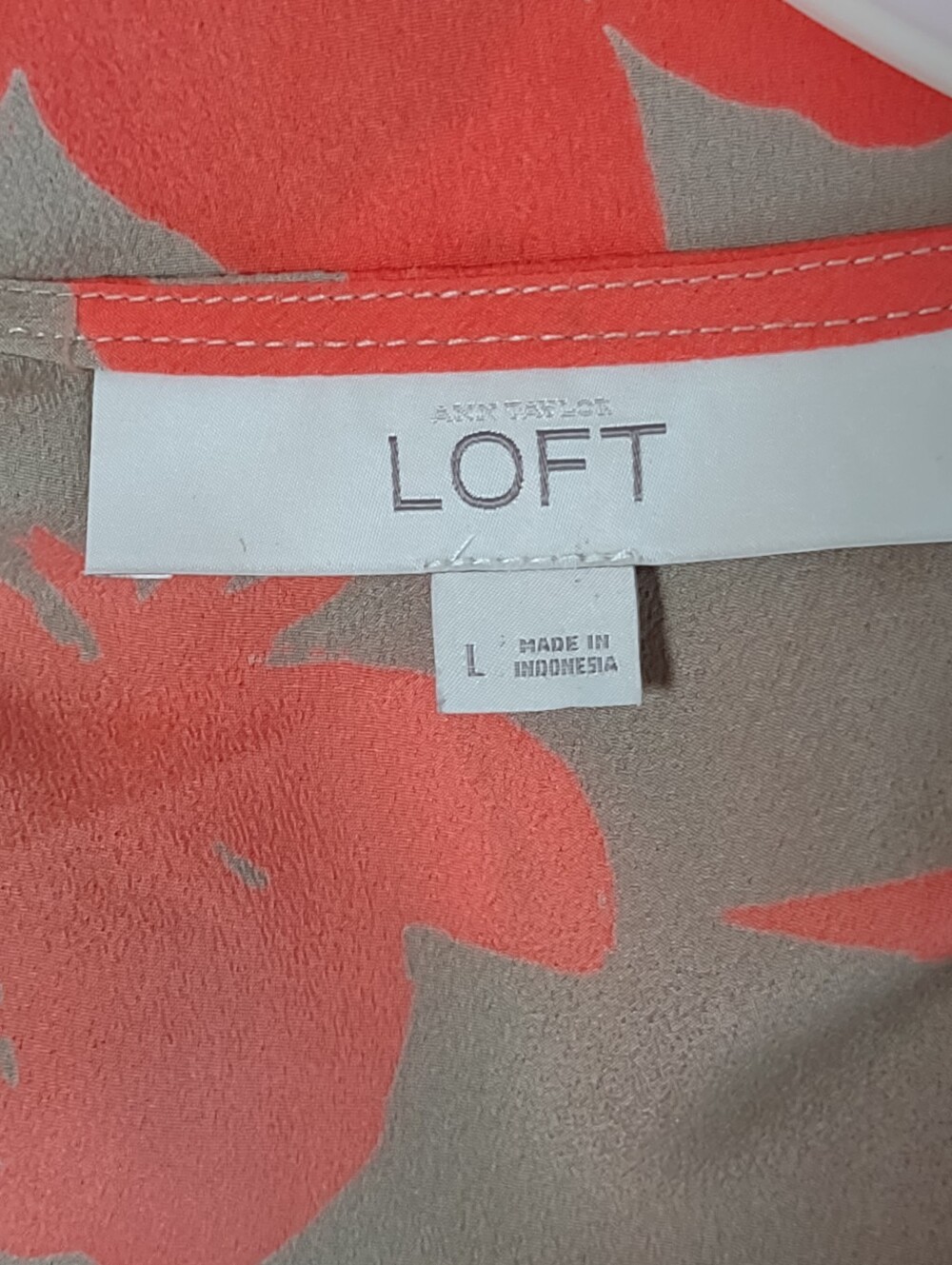AT Loft Ruffled Top(L) - Picture 4 of 5